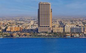 فندق وشقق دبل تري من هيلتون الشارقة، الواجهة المائية